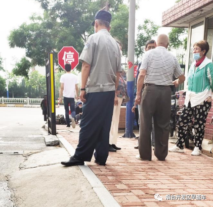 【烟台开发区】开发区凤台小区西门有安全隐患“撂倒”多位骑车老人(图2) 开发区凤台小区_凤台小区_烟台凤台小区车位车库