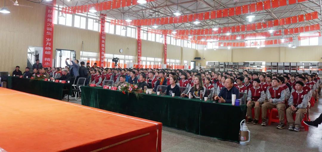 凤台精忠中学鲍正国_安徽省凤台精忠中学跳楼_凤台精忠中学岳大志