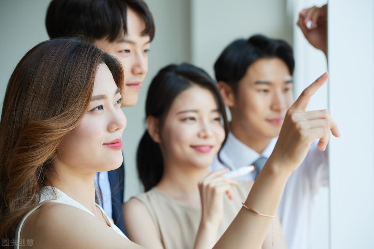 性格内向职场新人_性格内向的人在职场_在职场内向的人怎么办