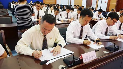 云南省司法厅直属三家公证处举行公证员宣誓活动(图2) 昆明市国信公证_昆明国信公证处招聘_昆明公证招聘国信处官网