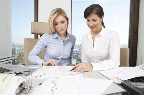 性格内向怎么在职场生存_性格内向职场新人_性格内向的人在职场