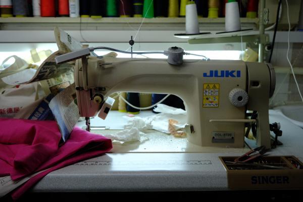 静安别墅红砖墙上的凌霄花20年(图14) 上海服装厂招大烫工_上海服装厂招工_上海服装厂大烫招聘