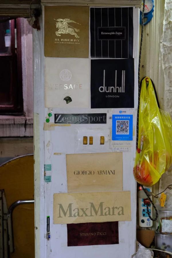 静安别墅红砖墙上的凌霄花20年(图4) 上海服装厂招工_上海服装厂大烫招聘_上海服装厂招大烫工