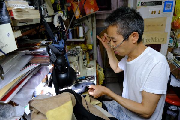 静安别墅红砖墙上的凌霄花20年(图7) 上海服装厂招工_上海服装厂大烫招聘_上海服装厂招大烫工