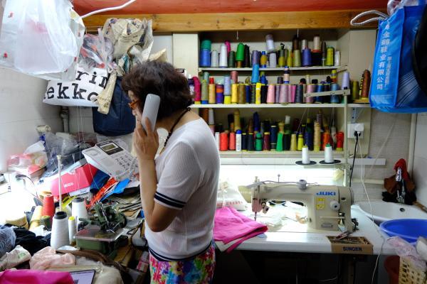 静安别墅红砖墙上的凌霄花20年(图9) 上海服装厂招工_上海服装厂招大烫工_上海服装厂大烫招聘