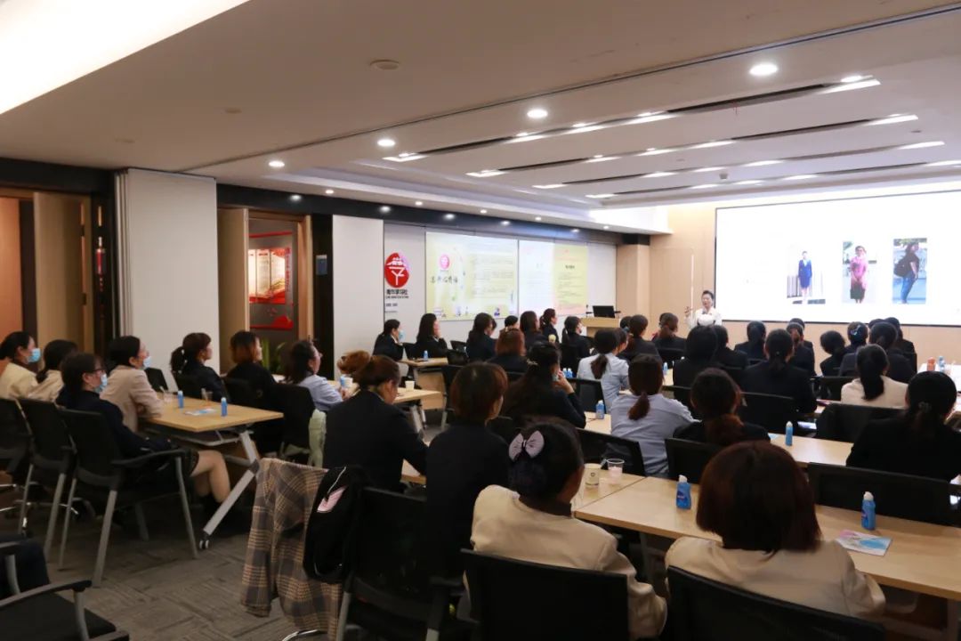 女性在职场中的礼仪优势_女性职场礼仪书_女士职场礼仪