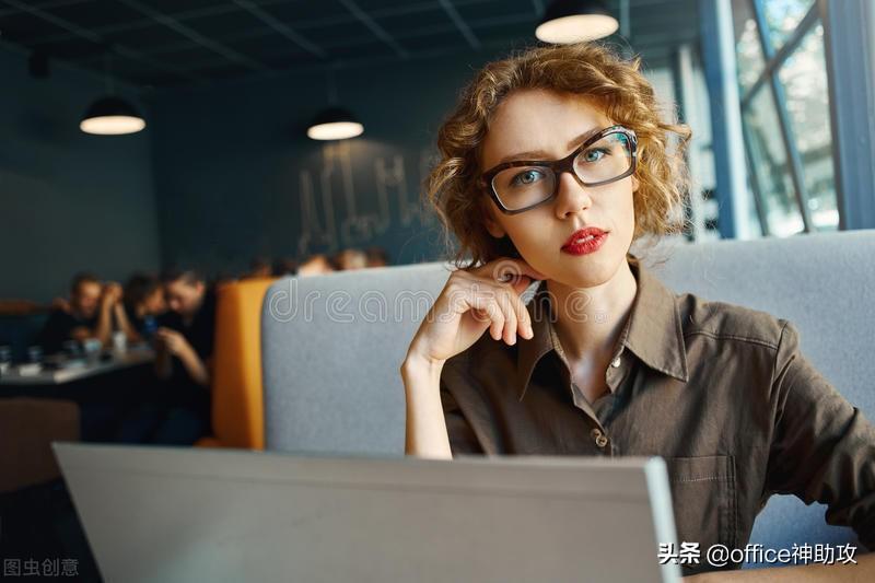 女面试官:我背后拉链开了,你应该怎么提醒我?(图2) 看职场是什么意思_职场人看什么电视剧有哪些_职场之神哪里能看