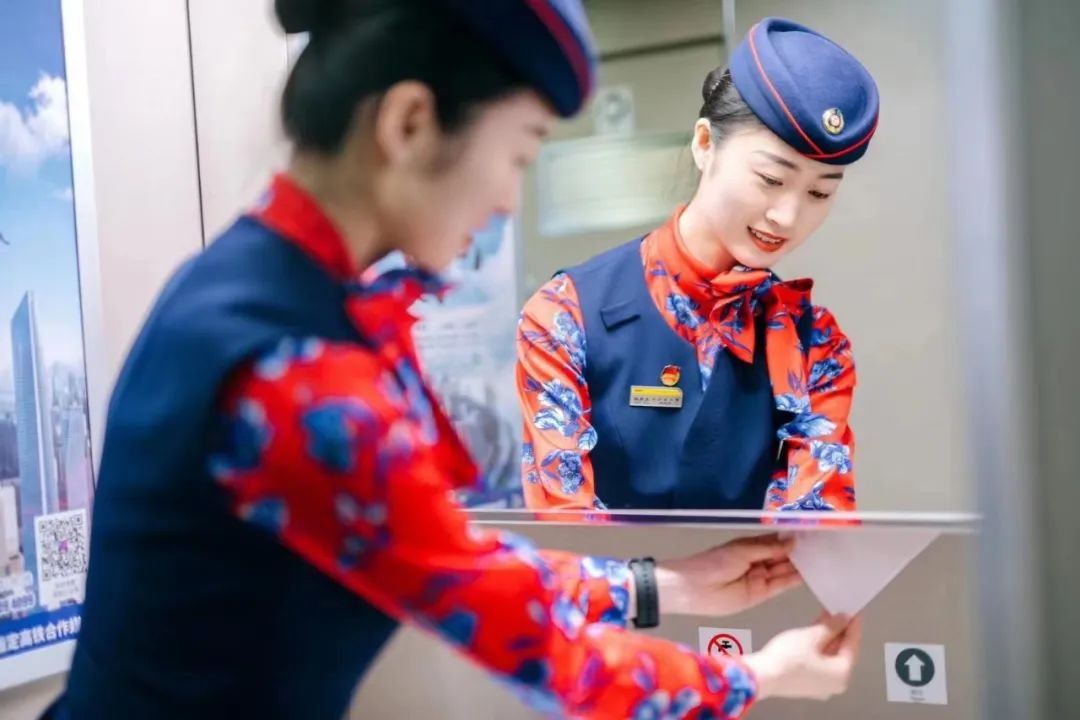 高铁乘务员招聘地址_高铁乘务招聘信息_高铁招乘务员该在哪招聘