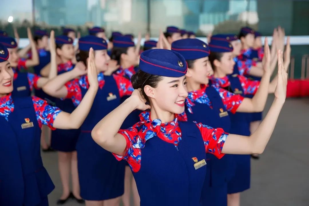 高铁乘务招聘信息_高铁乘务员招聘地址_高铁招乘务员该在哪招聘