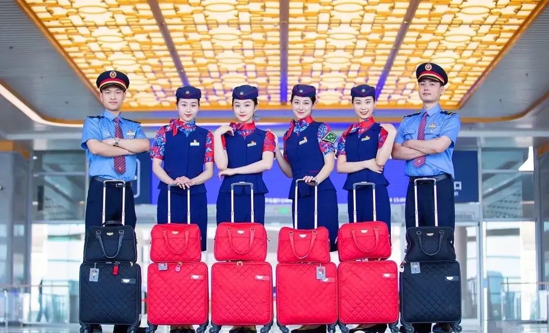 高铁乘务员招聘地址_高铁招乘务员该在哪招聘_高铁乘务招聘信息