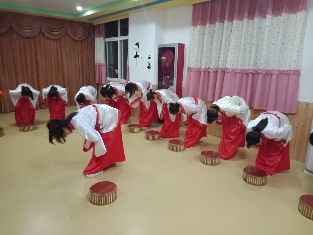 职场社交礼仪培训_培训职场社交礼仪内容_培训职场社交礼仪心得体会