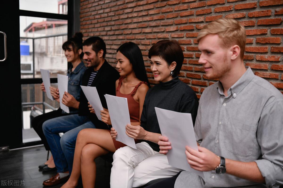 职场场景对话_职场社交语言对话_场景式英语会话·口语话题库:职场社交
