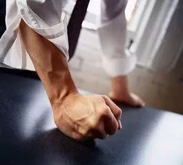 提升职场情商的13本书,带你提升情商!(图6) 职场人际心理学心得体会_职场人际心理学法则_职场人际心理学