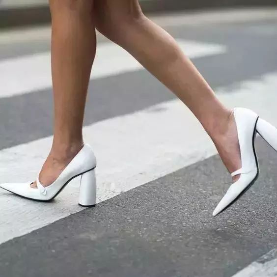 (实用)高跟鞋千万别扔,这样穿才最聪明!(图25) 职场高跟鞋_高跟鞋职场女性_职场高跟鞋的讲究