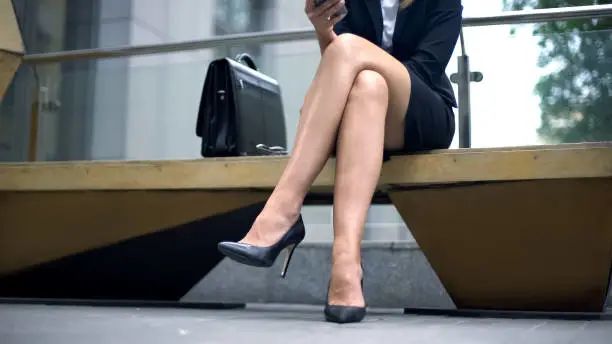 职场女性如何穿搭和形象提升有所帮助?!(图3) 职场高跟鞋_职场高跟鞋多高合适_职场高跟鞋高度多少合适