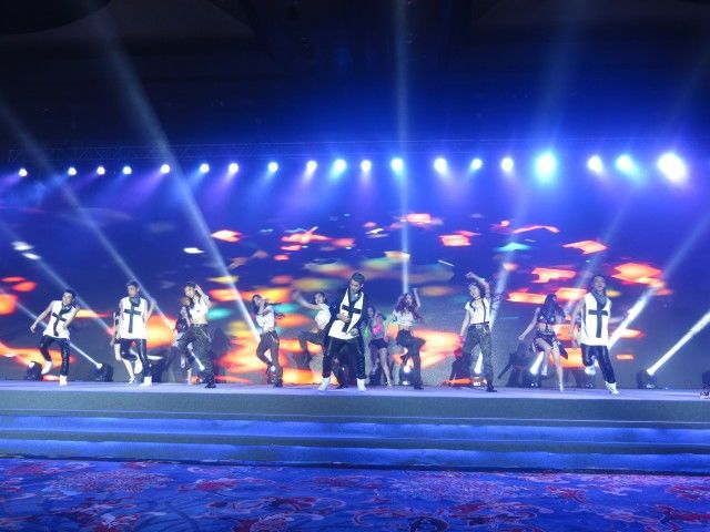 黑蝴蝶蛋糕店_延吉蛋糕店招聘_黑天鹅蛋糕店招聘