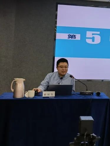 职场情绪管理与压力调适_职场减压与情绪管理讲座感受_职场减压与情绪调适讲座