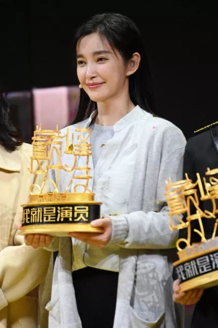 《我就是演员巅峰对决》收官之夜,李冰冰童年阴影再现(图3) 职场新人发型图片_职场新人发型图片大全_职场新人发型