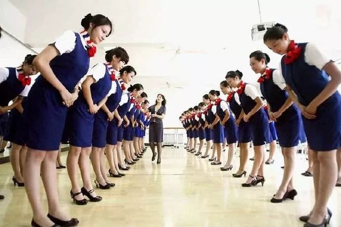 职场形象与商务礼仪_职场礼仪形象_职场的商务和礼仪技能