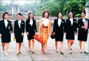 中国南方航空空姐_职场中国之空姐_中国国航的空姐制服