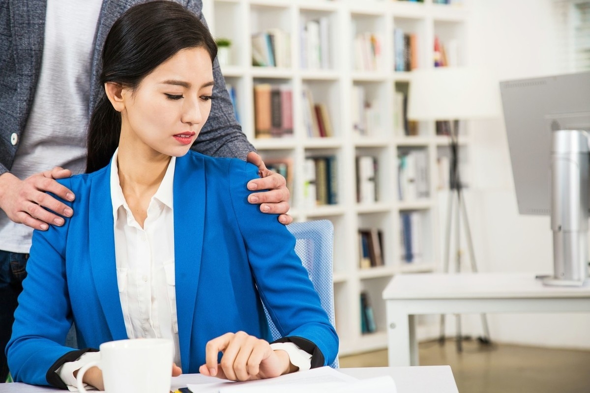 女人职场被潜_婚烟潜归则高官的女人_有领导潜质的女人