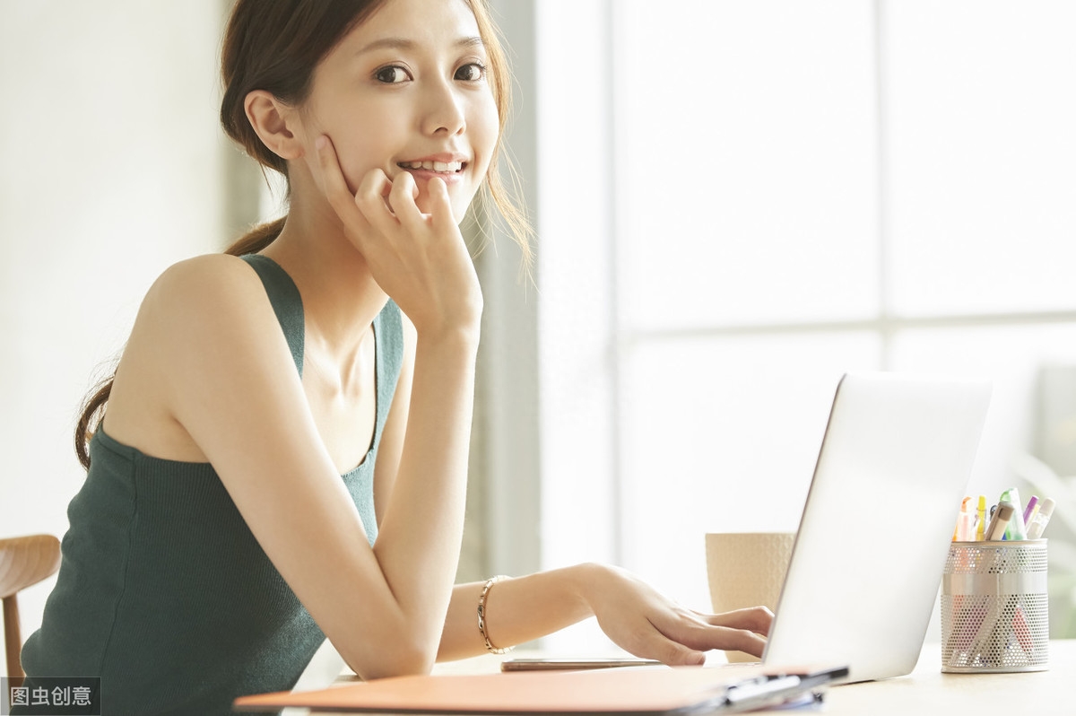 美女遭遇职场潜规_潜伏在职场_女人职场被潜