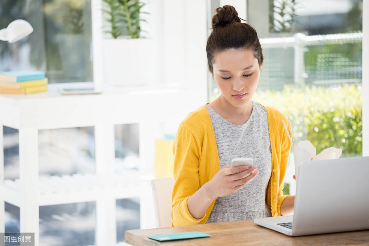 潜伏在职场_美女遭遇职场潜规_女人职场被潜