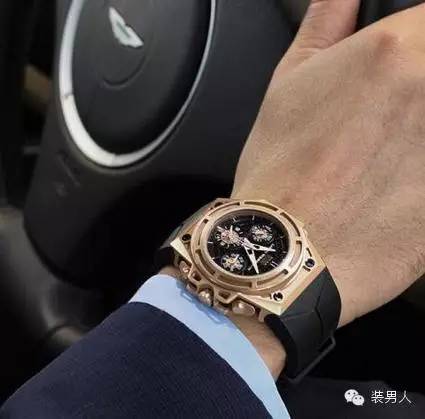 职场男人手表应该左手还是右手_男生手表左右手_男人左手右手戴表