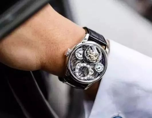 表应该戴左手还是右手_职场男人手表应该左手还是右手_手表应该戴左手还是右手