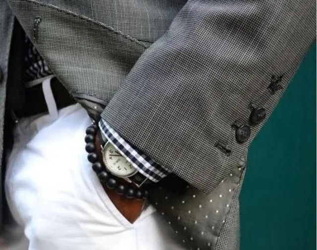 男生手表左手右手_职场男人手表应该左手还是右手_男人左手右手戴表