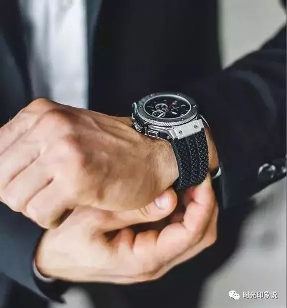 表应该戴左手还是右手_月光石应该戴左手还是右手_职场男人手表应该左手还是右手