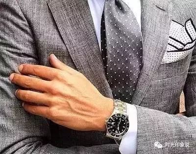 月光石应该戴左手还是右手_表应该戴左手还是右手_职场男人手表应该左手还是右手