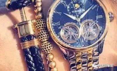 职场男人手表应该左手还是右手_表应该戴左手还是右手_月光石应该戴左手还是右手