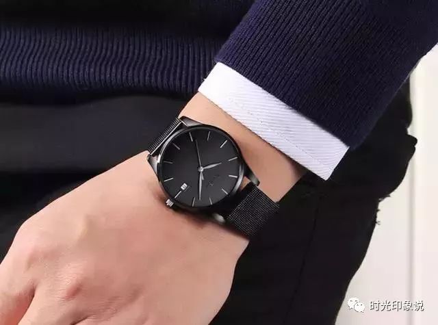 表应该戴左手还是右手_职场男人手表应该左手还是右手_月光石应该戴左手还是右手