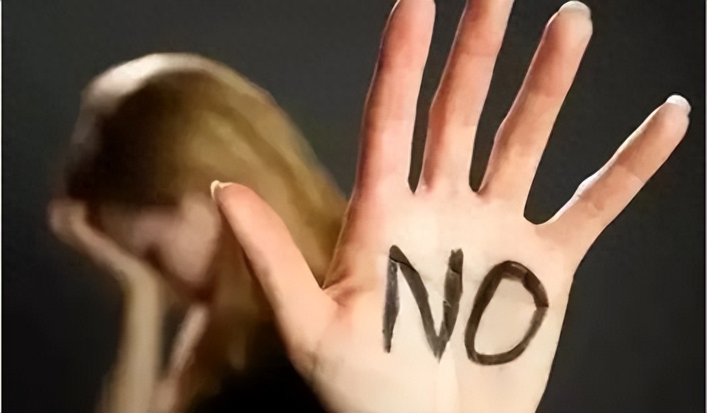 女员工遭遇上司和客户猥亵案,如何避免潜规则?(图3) 官路潜色规则王云飞_职场女人潜规则_职场潜则规则电影周小