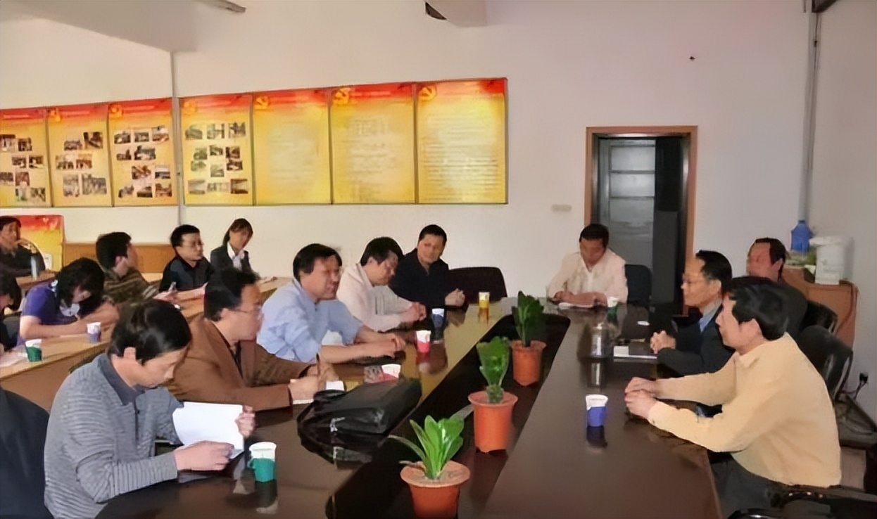 职场男士着装需要注意哪些问题_职场着装男士_职场男人着装