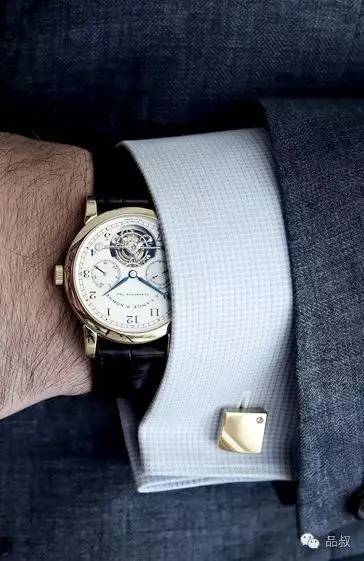 职场穿衣法则:稳重与清凉初入职场的你该怎么做?(图30) 职场穿衣技巧_职场新人穿着_初入职场穿衣