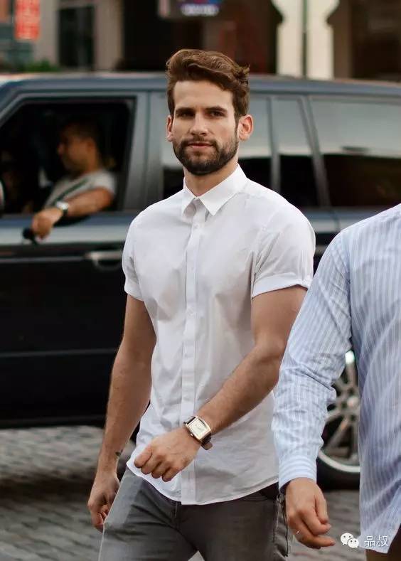 职场穿衣法则:稳重与清凉初入职场的你该怎么做?(图9) 职场新人穿着_职场穿衣技巧_初入职场穿衣