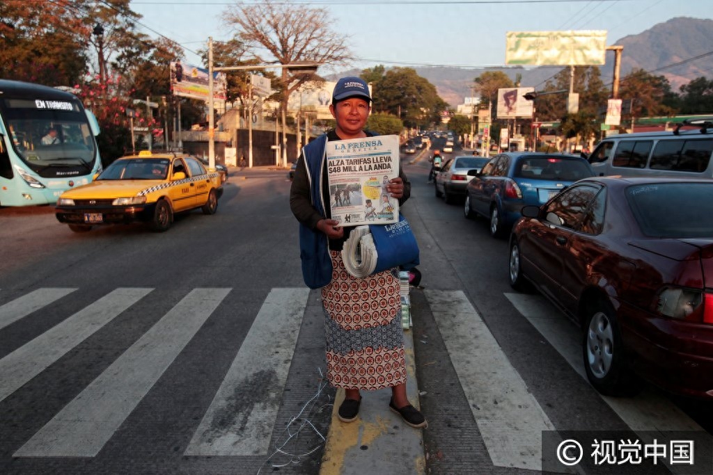 图片故事：实拍世界各地职业女性 细数职场“苦辣酸甜”