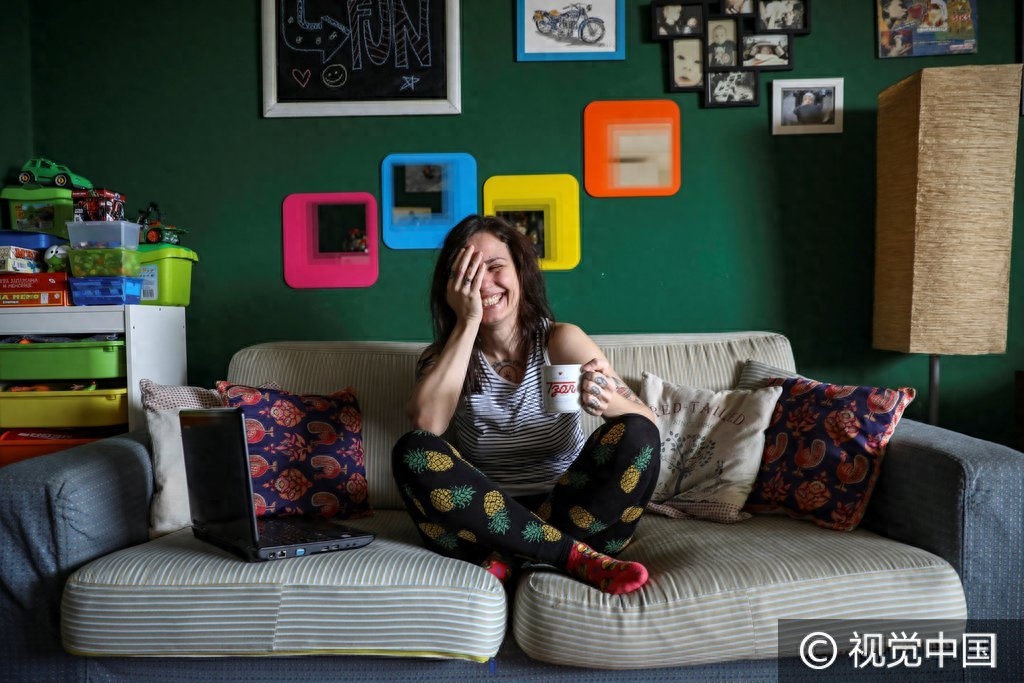 图片故事：实拍世界各地职业女性 细数职场“苦辣酸甜”