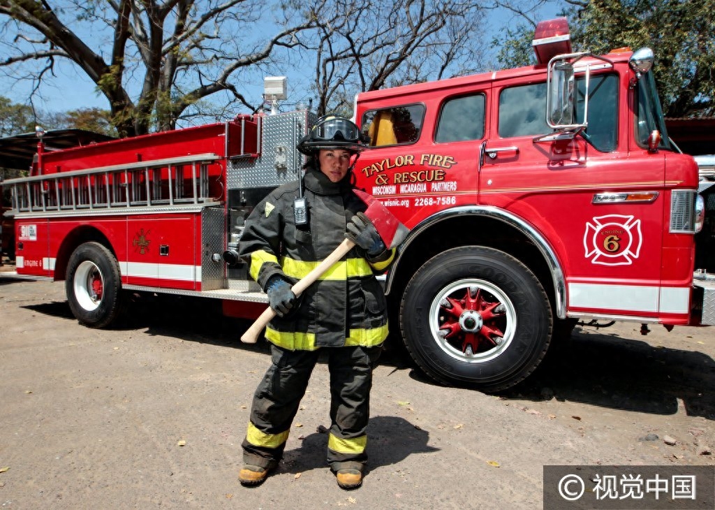 图片故事：实拍世界各地职业女性 细数职场“苦辣酸甜”