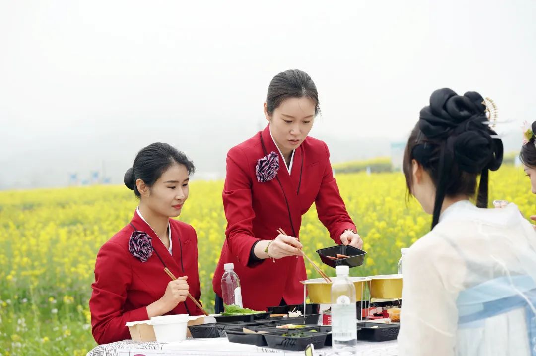 火车跟单员招聘_火车员招聘乘务员吗_火车乘务员招聘