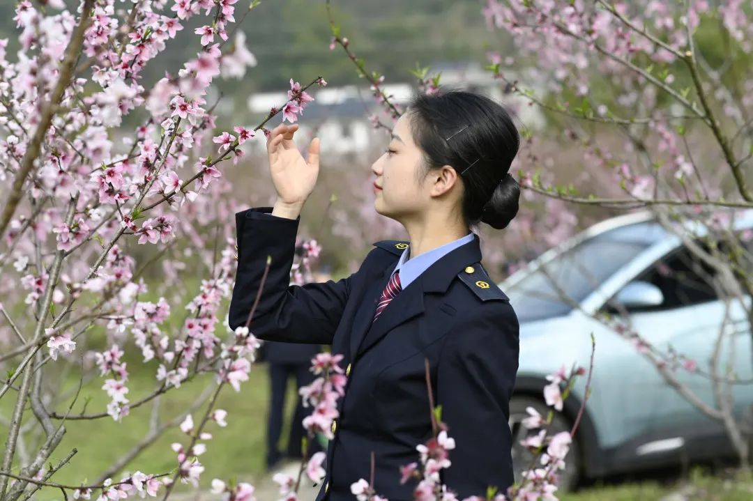 火车跟单员招聘_火车乘务员招聘_火车员招聘乘务员吗