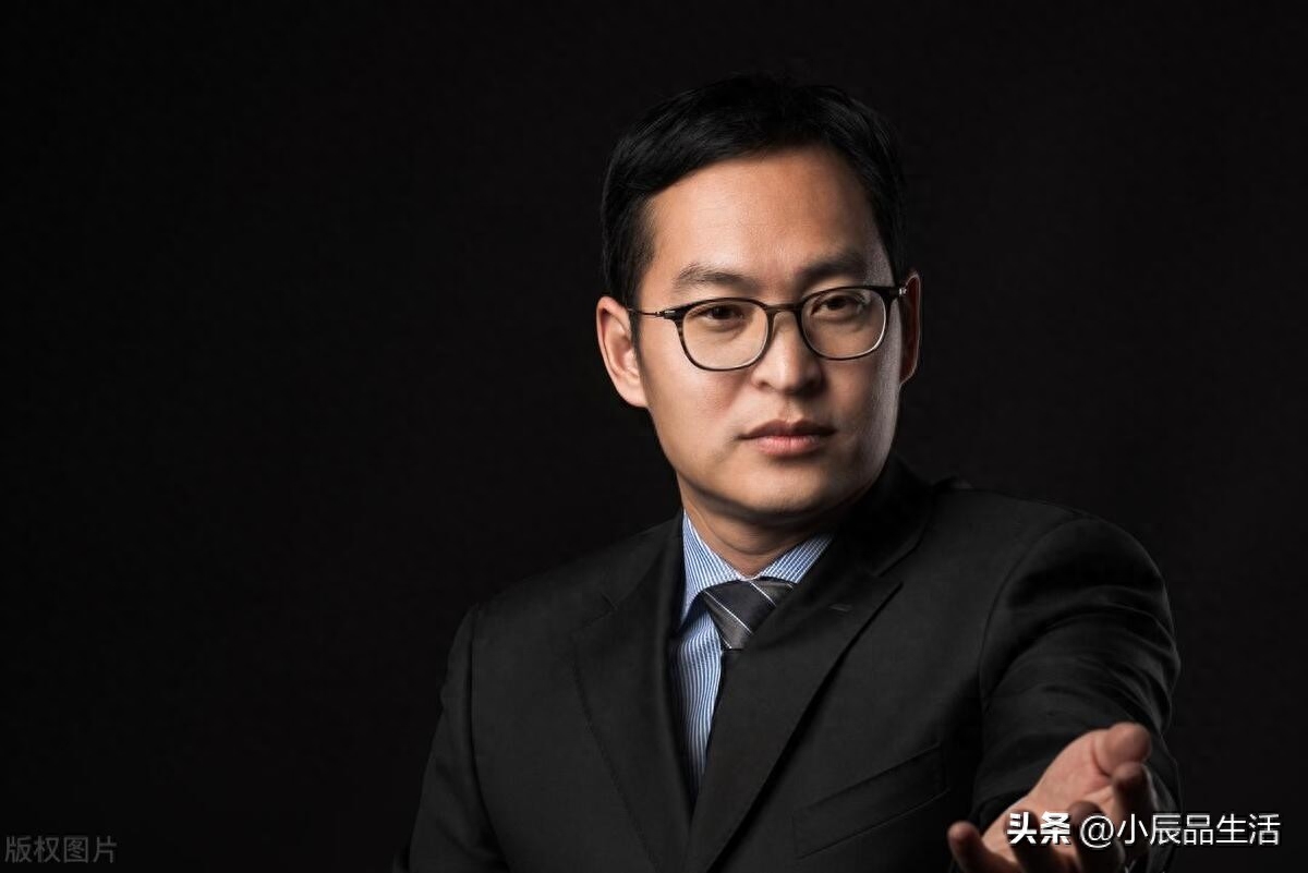 男士职场着装原则有哪些_男士职场着装原则谁提出来的呢_男士职场着装原则