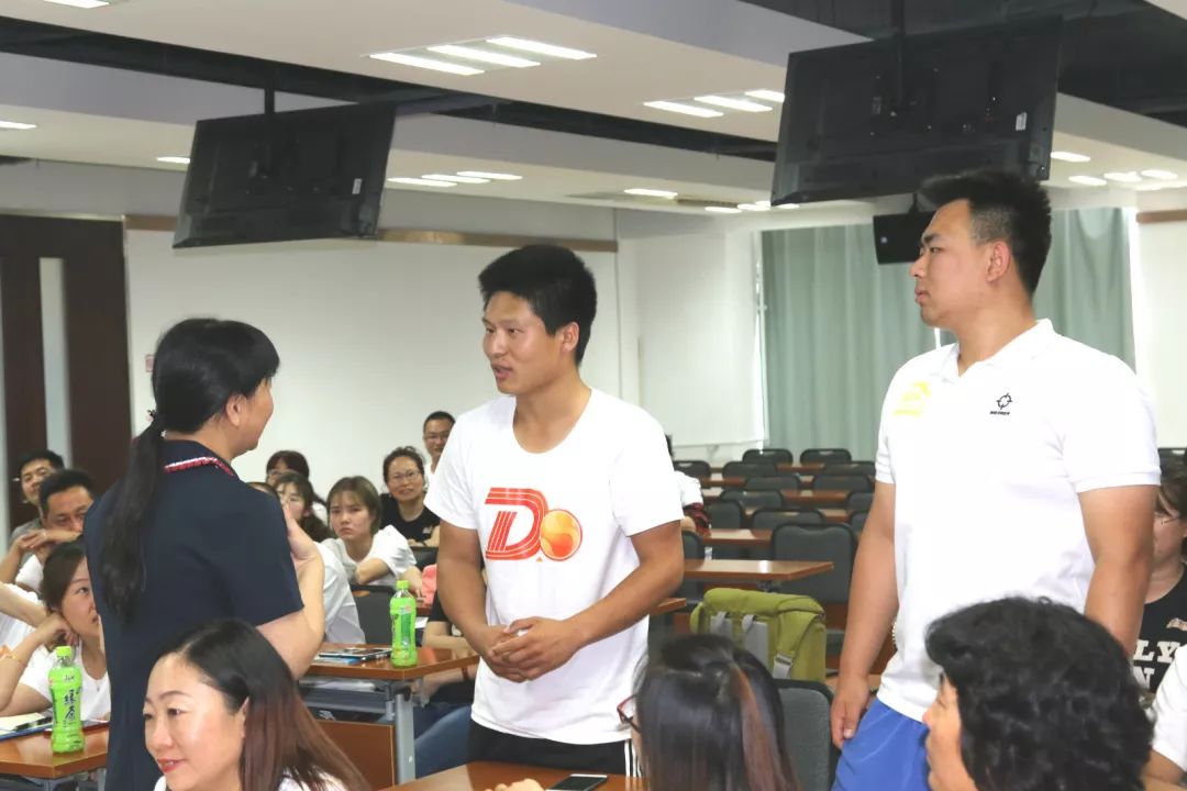 《职场礼仪修养》_修养职场礼仪个人心得体会_职场礼仪与个人修养