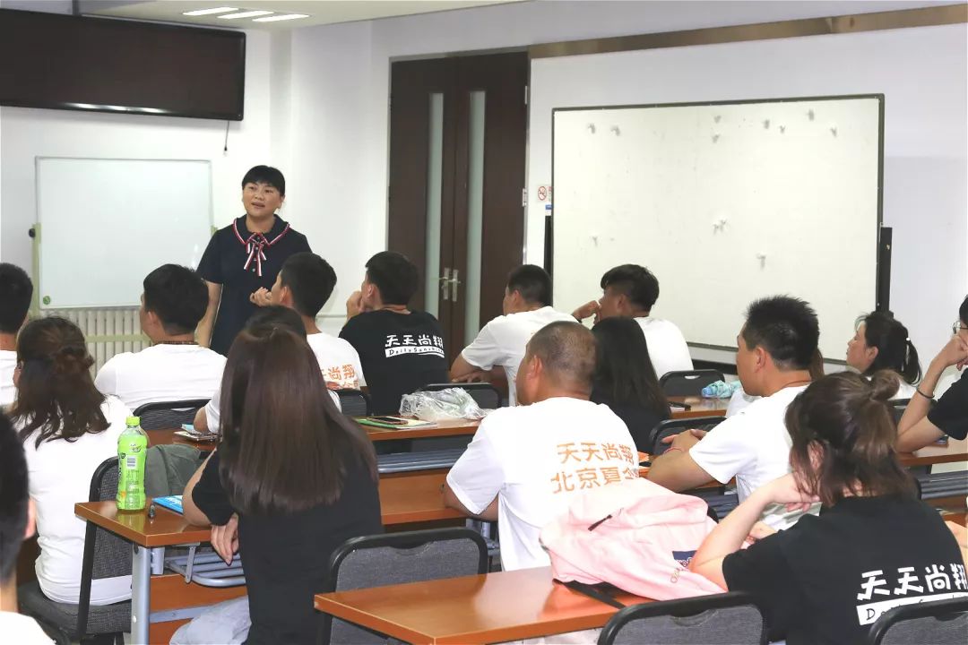 《职场礼仪修养》_修养职场礼仪个人心得体会_职场礼仪与个人修养