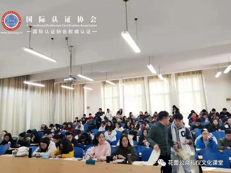 “礼”赢未来职场——大学生职场礼仪修养(图5) 修养职场礼仪个人总结_职场礼仪与个人修养_《职场礼仪修养》