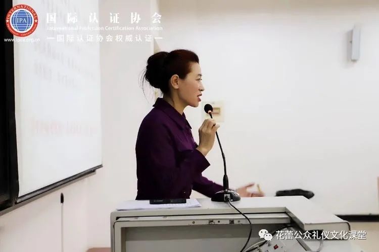 “礼”赢未来职场——大学生职场礼仪修养(图11) 修养职场礼仪个人总结_《职场礼仪修养》_职场礼仪与个人修养