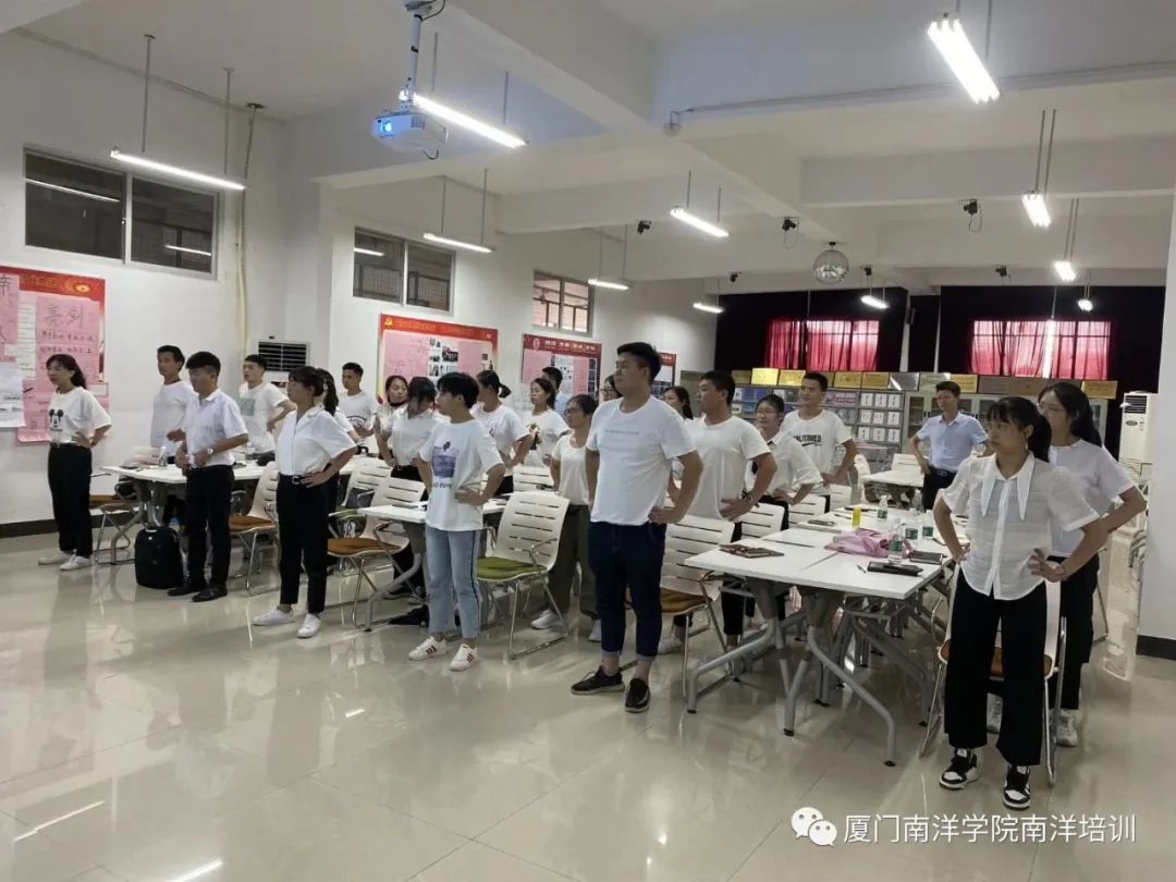 厦门南洋学院受邀为厦门众博诚人力资源服务有限公司进行礼仪培训(图1) 职场妆容禁忌_职场培训内容_职场妆容培训内容