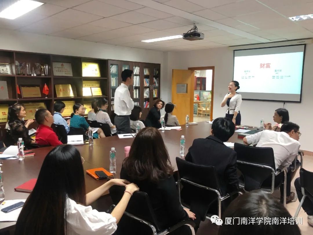 厦门南洋学院受邀为厦门众博诚人力资源服务有限公司进行礼仪培训(图12) 职场妆容培训内容_职场妆容禁忌_职场培训内容
